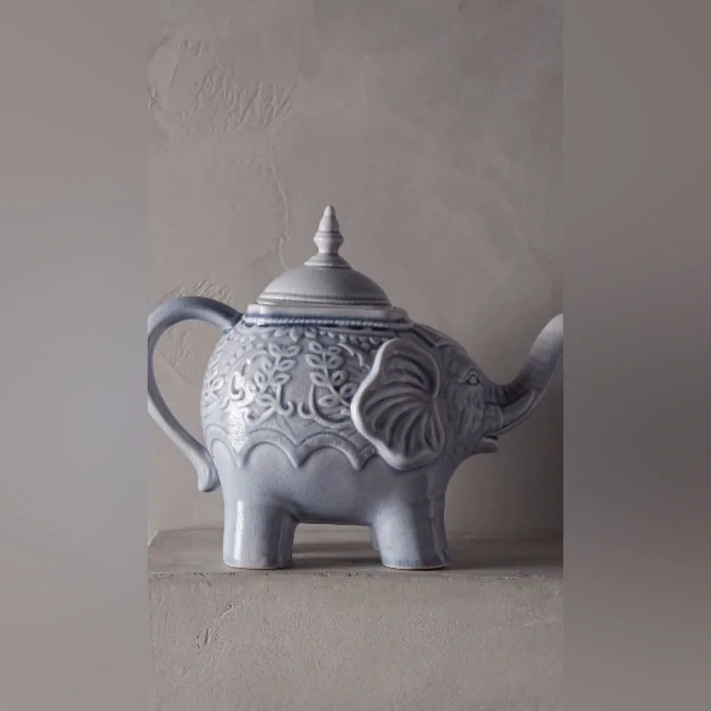 ANTHROPOLOGIE LOSIN ELEPHANT TEAPOT SMALL CERAMIC BRAND NEW